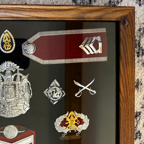 Framed Authentic Thailand Uniform Police Badge Collection Frame 14 X 11" - Picture 8 of 10